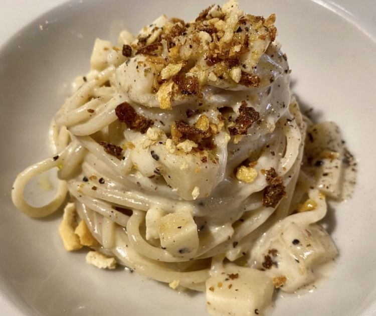 Dalle proposte di Cucina.Eat, alcuni dei piatti in cui si trovano i prodotti di Coile Scalas: iniziando dallo Spaghetto Monograno Felicetti, pere, pane croccante, crema di pecorino