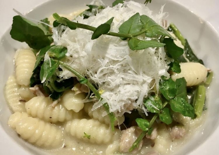 Gnocchetti sardi Pastificio dei Profeti al pollo ruspante, limone e pecorino giovane