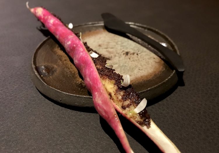 Nel baccello, Crema d’olio e polvere di taggiasche
