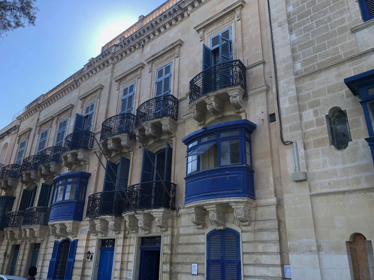 La facciata del futuro Iniala hotel, sede del ristorante Esenzi