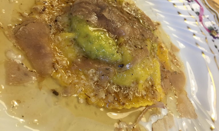 Uovo in raviolo con burro di malga e tartufo
