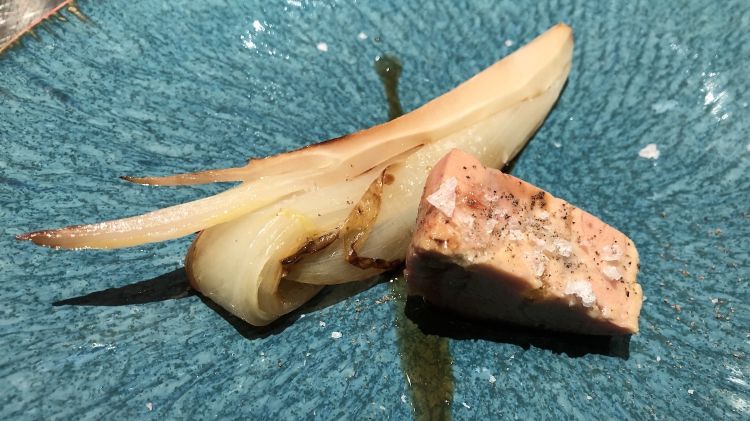 Foie gras di anatra, marinato al Porto, con indivia belga caramellata allo zucchero di canna e mosto cotto
