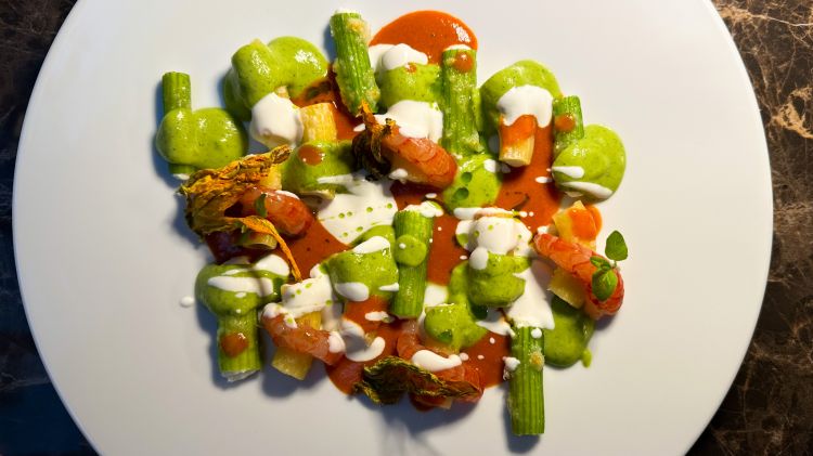 Maccheroni di cima di zucchina, gambero rosso e ri