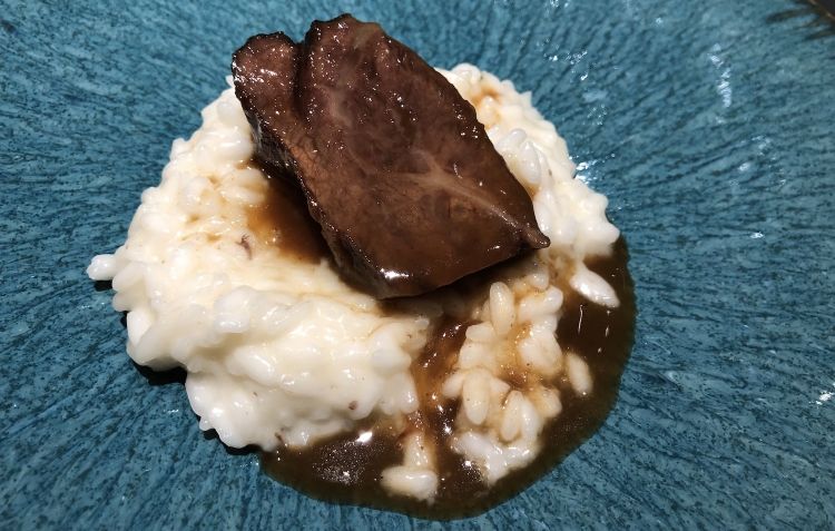 Risotto Carnaroli Riserva San Massimo con rosmarino, aceto invecchiato sei anni, midollo, guanciale di vitello alla saba​
