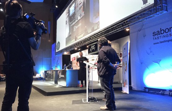 Sosa sul palco di Madrid Fusión con Dabiz (o David) Muñoz, considerato uno dei giovani principali esponenti della postavanguardia