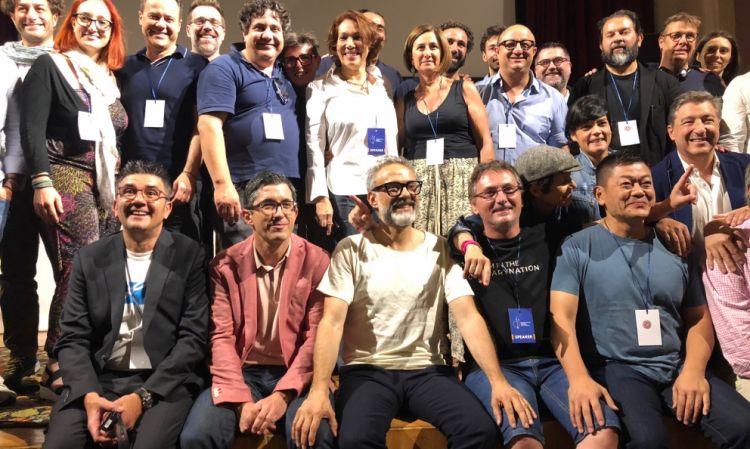 Foto di gruppo per gli chef presenti alla premiazione della terza edizione del Basque Culinary World Prize
