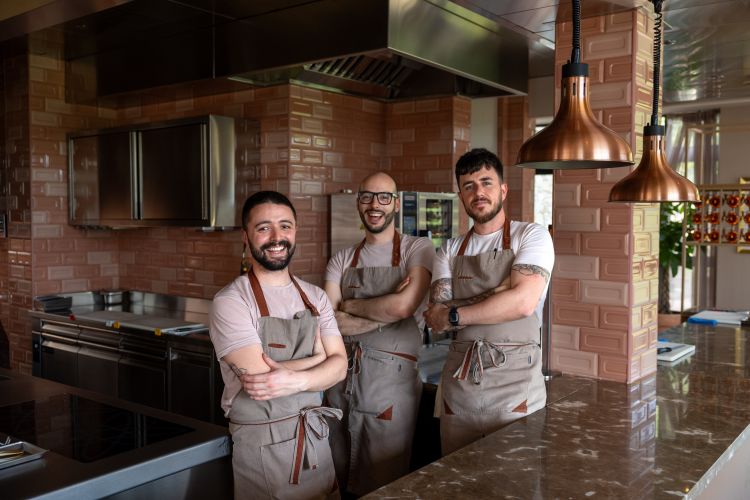 La brigata del ristorante L'Orto del Nordelaia