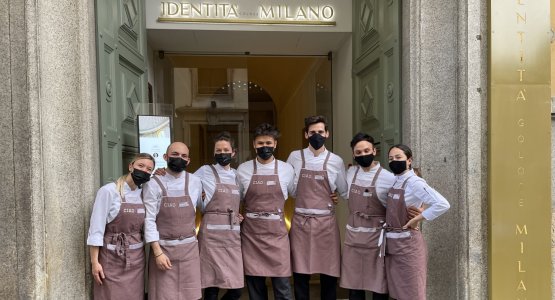 Jessica Rosval, la terza da sinistra, insieme alla