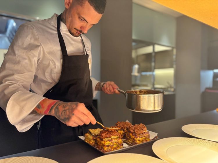 Matteo Poggi si prende cura della Lasagna
