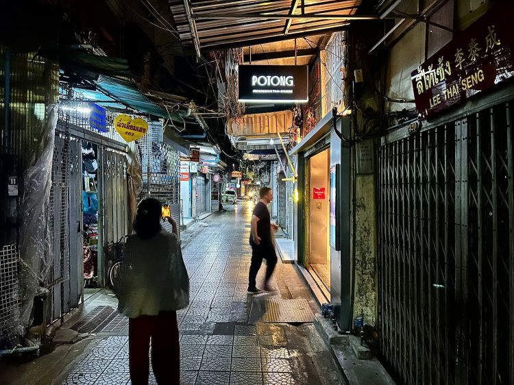 Potong in the maze of alleyways of Bangkok's Chinese quarter