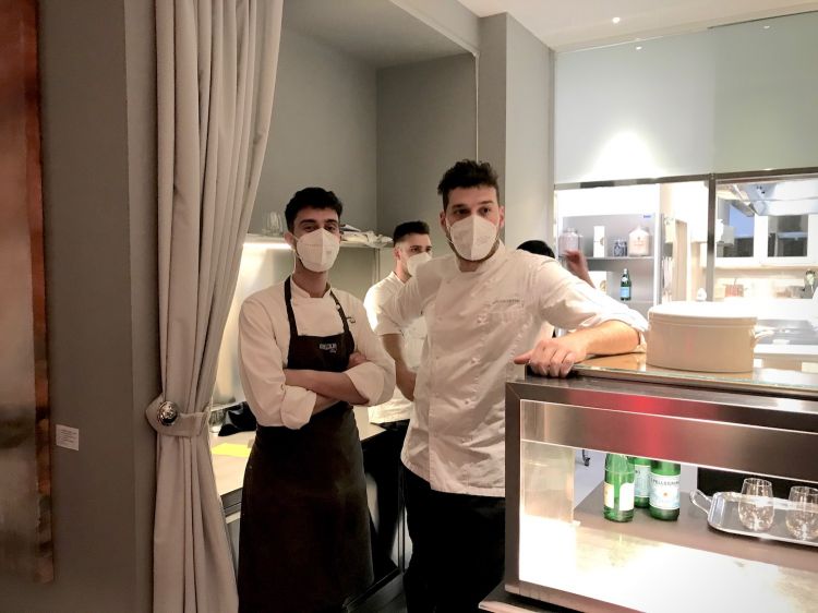 Francesco Vincenzi, a destra, con il resident chef di Identità Golose Milano, Edoardo Traverso
