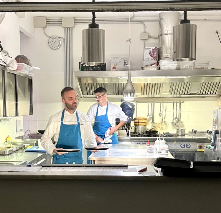 Lo chef al lavoro