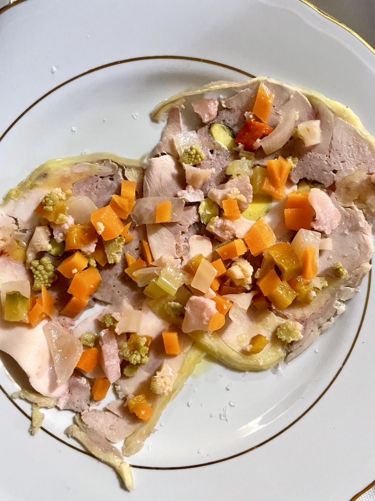 La Galantina di pollo con giardiniera Podere Francesco