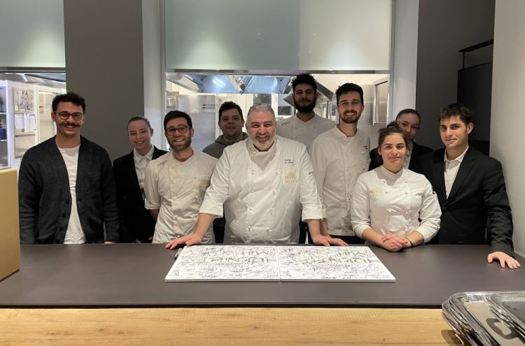 Foto di gruppo con le brigate dell'Hub