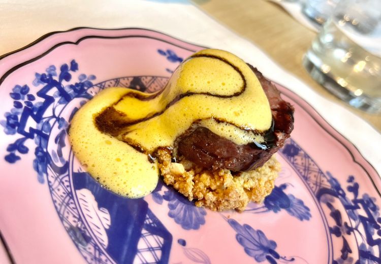 Biscotto di sbrisolona, cotechino al forno, zabaione e Aceto Balsamico extravecchio di Modena, l'ormai celebre risveglio fumé della colazione di Casa Maria Luigia. Appuntamento all'anno prossimo
