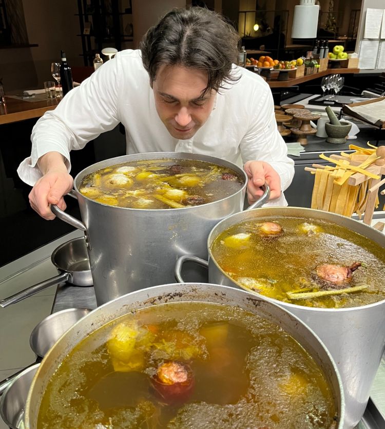 Daniel Canzian e i suoi magnifici brodi di "scuola Gualtiero Marchesi" - Foto Annalisa Cavaleri
