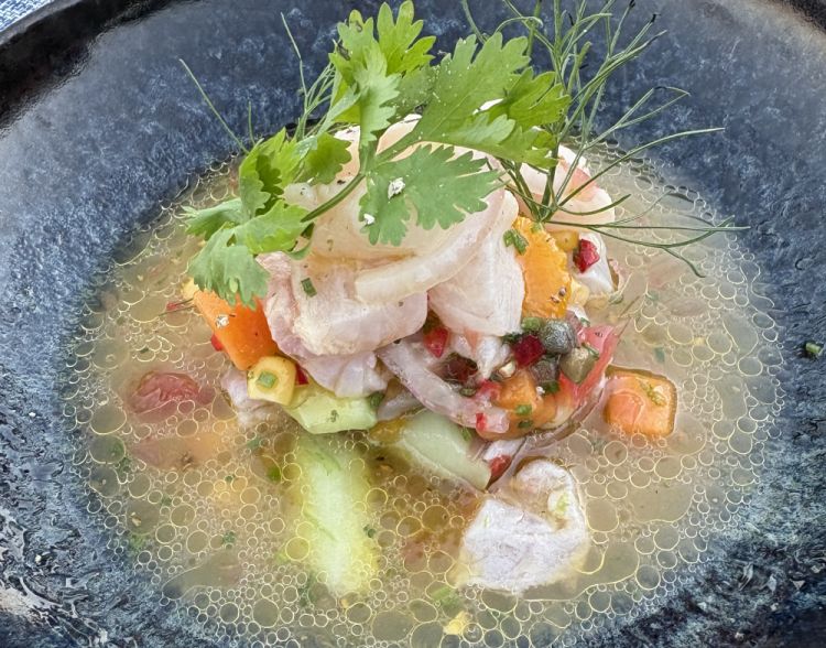 O il delizioso Ceviche di ricciola, dal carattere decisamente mediterraneo
