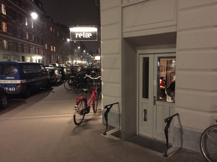 L'ingresso del Relæ, al 41 della Jægersborggade, Copenhagen
