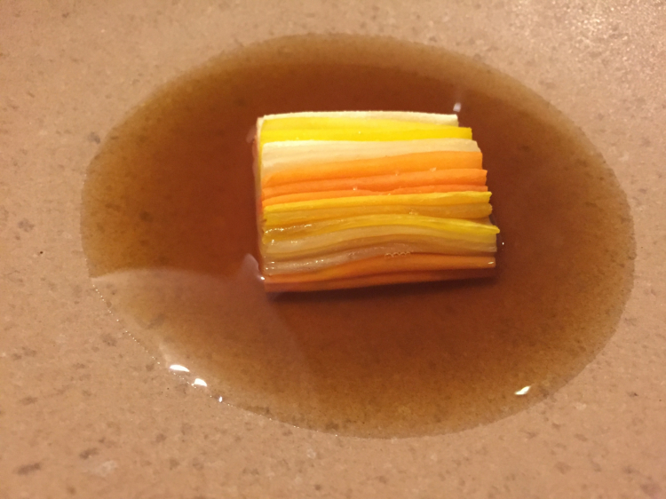 Carrots and lemon thyme with a broth of grilled carrots (photo by Zanatta)
