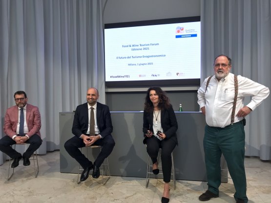 I relatori nella sede di Identità Golose Milano: da sinistra Andrea Alemanno, Mauro Carbone, Roberta Milano e Paolo Marchi