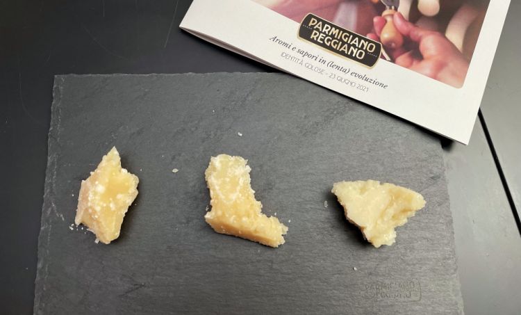 Tre stagionature di Parmigiano Reggiano a confronto: da sinistra 72, 30 e 12 mesi