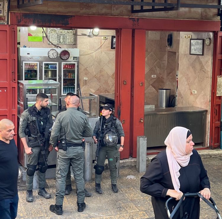 Decine di militari presidiano la città per garantire sicurezza - Foto AC
