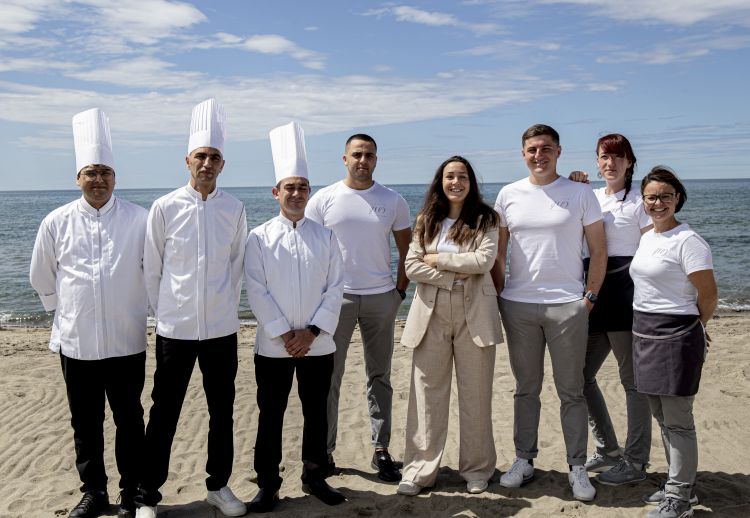 La brigata del bistrot vista mare: la cucina è coordinata dallo chef Michele Mascia
