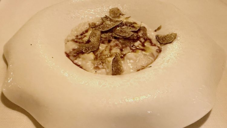 Risotto Acquerello al Parmigiano Reggiano 40 mesi Vacche Rosse, ragù di anatra in salmì, riduzione di Chianti classico, salsa allo zafferano e tartufo fresco