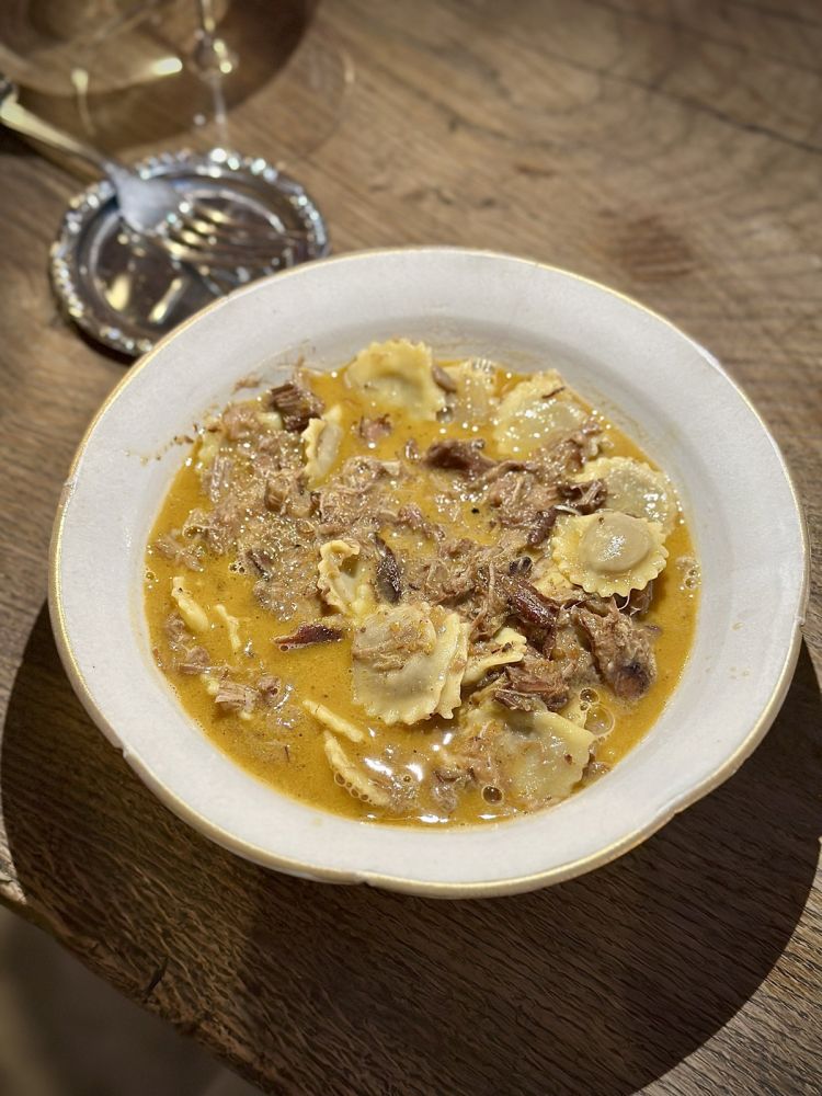 Anolini conditi con sugo di anatra e agnello
