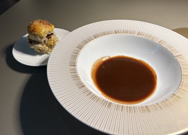 Pane, polenta e bruscitt', la creazione di Carlo Cracco e Luca Sacchi: ne abbiamo scritto in questo articolo
