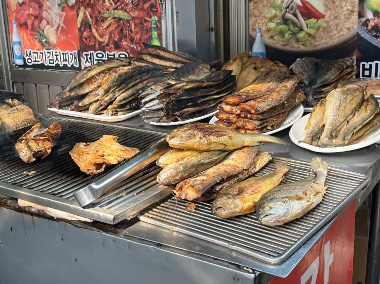 Per le strade di Seoul è facile trovare banchetti