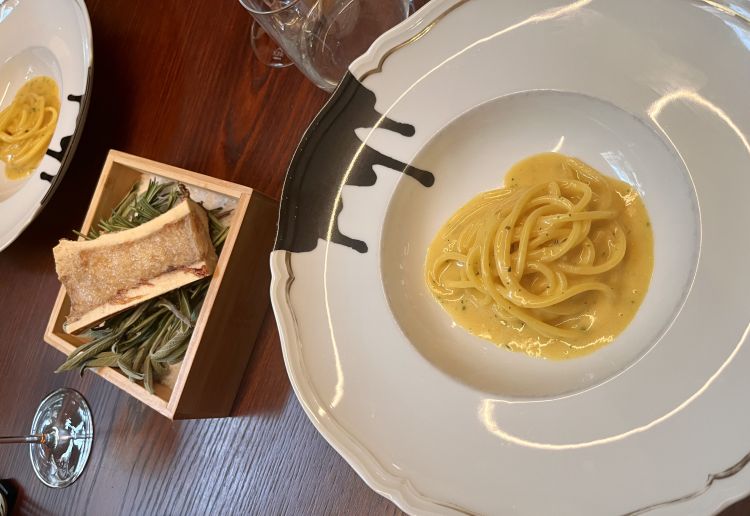 Pasta #5: Spaghetti alla zafferano con midollo arrostito e gremolada. Pasta secca "alla milanese"