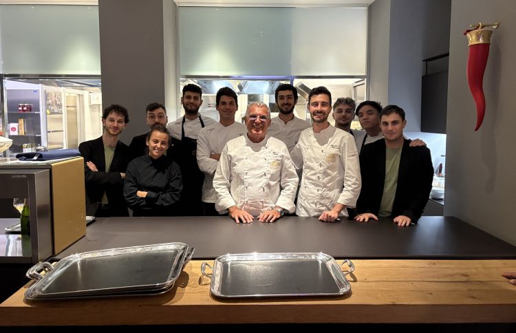 Igles Corelli con l'executive chef di Identit