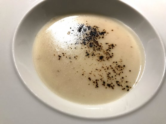 Crema di patate di Pietramala con liquirizia: l'entrée della cena
