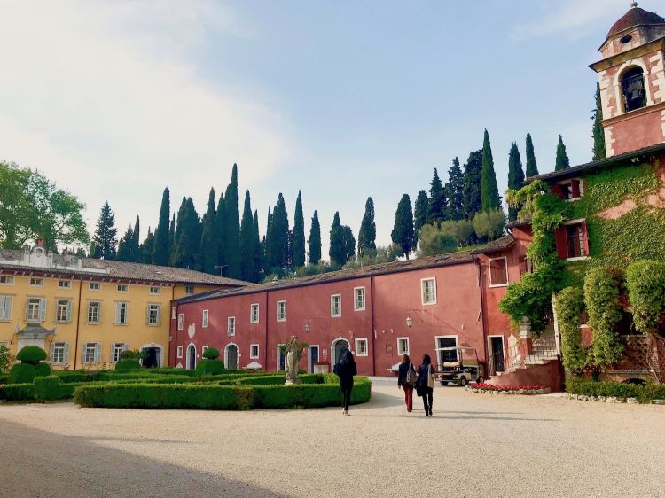 Villa Cordevigo e, sotto, il suo parco
