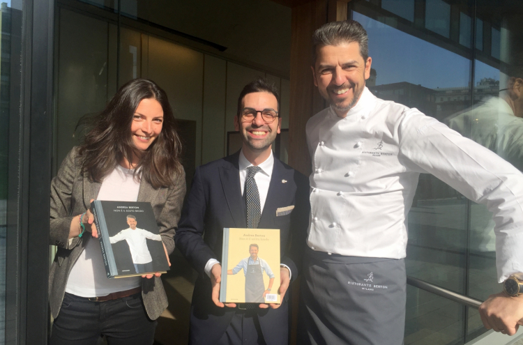 Andrea Berton con il maître del ristorante Lorenzo Sica e Alessia Rizzetto, responsabile delle relazioni esterne
