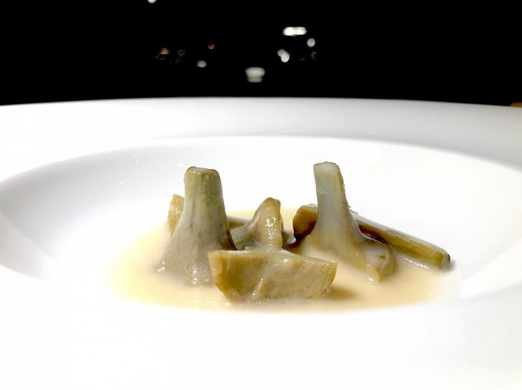 Artichokes, fond of leeks and anchovies 
