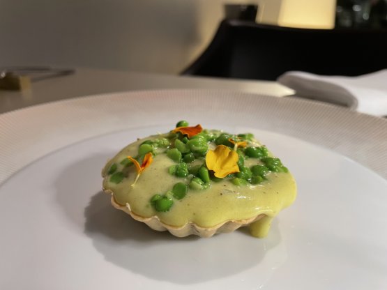 Slow-cooked Lamb Pie, mousse of potato purée, pea pods 
A crispy pie filled with slow-cooked lamb, seasoned with 16 different spices
