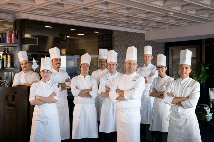 Lo chef e la sua squadra
