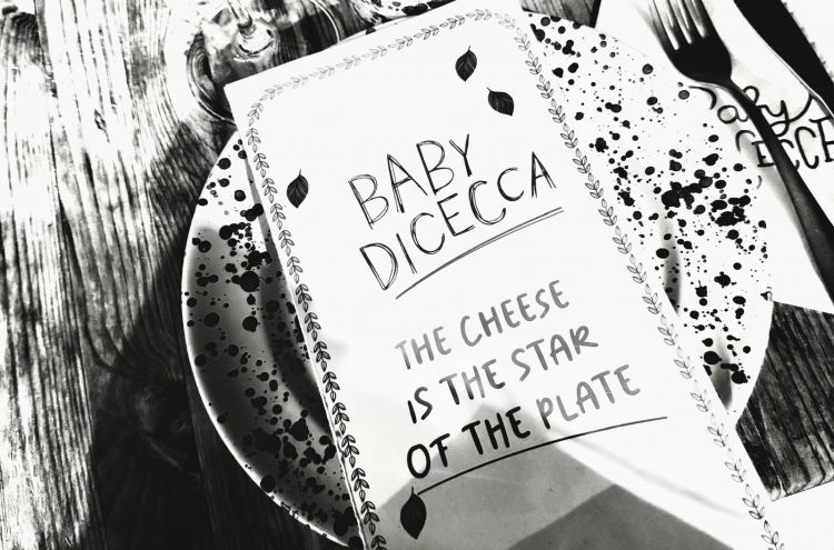 Il payoff sul menu di Baby Dicecca nella Foresta M