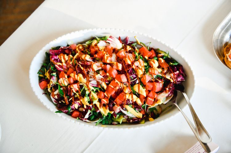 L'Insalata Benedetta del Rossini, con lattuga romana, rucola, radicchio, sedano, ravanelli, anguria e pomodori confit