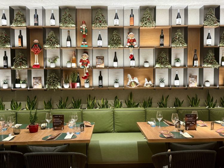 La sala della nuova pizzeria Raf Bonetta al Vomero
