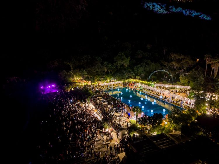 Veduta aerea della festa al Negombo
