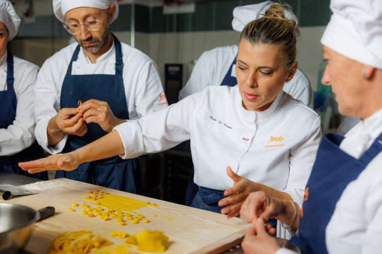 Iside De Cesare, chef patron del ristorante La Parolina