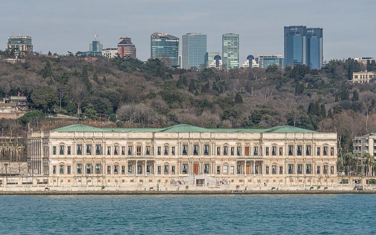 The current Çırağan Palace, now an extra luxury hotel of the Kempinski group
