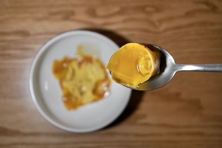 Girasoli: raviolo al cappone, spuma al mais e cipolla
