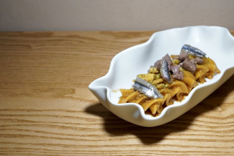 Elica: eliche mantecate alla veneziana, panura di grissini, fegato spadellato e alici al koji