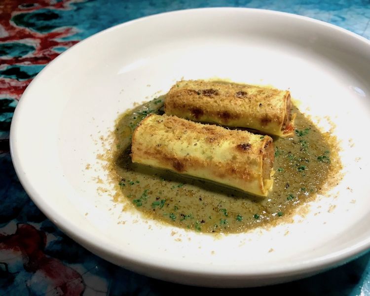 Cannelloni ripieni di pancia di rana pescatrice (frollata 16 giorni), salsa di ostriche di Rimini, bottarga di dentice. Finale salato davvero intenso
