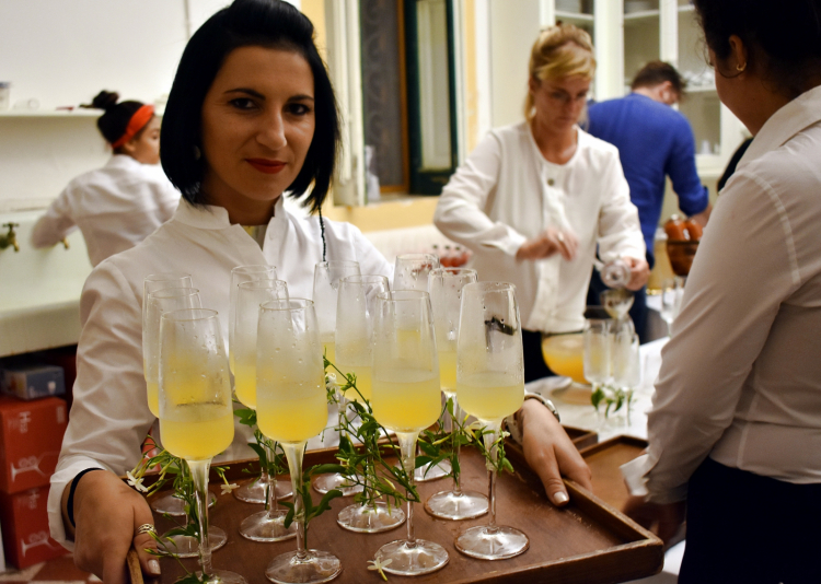 Jasmine Punch di Raffaele Caruso, cugino di Martina e Luca e barman del Signum
