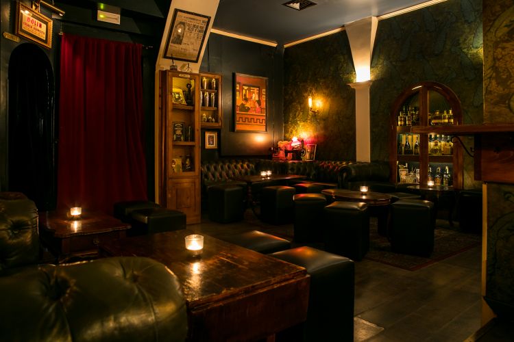Jerry Thomas Speakeasy rientra nella lista, torna così nella The World's 50 Best Bars il locale aperto nel 2010 dai bartender romani Roberto Artusio, Antonio Parlapiano, Leonardo Leuci e Alessandro Procoli, e diventato un punto di riferimento per tutti i professionisti e gli appassionati
